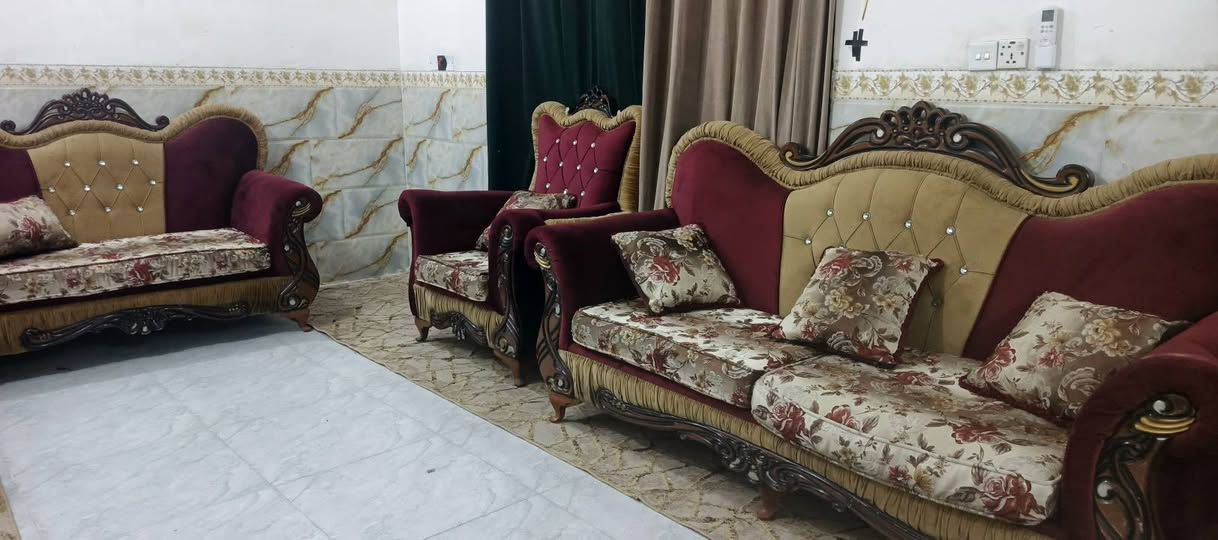 تخم تزكام ملكي مستخدم نضيف عشر نفرات خمس قطع مكاني ناحية الصلاحيه شاميه مشروط من اي ضرر ***********
