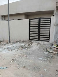 دار للبيع مساحة 100متر  الواجهة 8والنزال 12 يحتوي على غرفة نوم 4*5وستق...