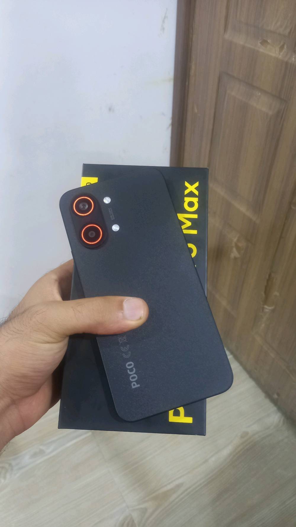 السلام عليكم للبيع بوكو x8 برو ماكس كامل ملحقاته بطاريه 100 نظيف جدا ذاكره 256 رام 12 سعر600 قفل من الاخير مكاني الموصل للتواصل على هذا الرقم واتساب ***********