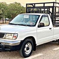 نيسان بيكاب • ٢٠٠٢ • كلار