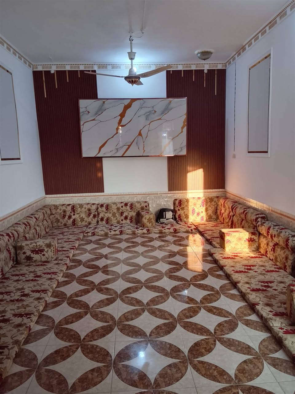 بيت للبيع حي المنتظر قرب جسر حجي طالب فرع المولد مساحة ٦٠٠
غرف النوم عدد ٢ 

مطبخ عدد ٢  

صالة+ ديوانية 

صحيات خارجية 

حديقة+ كراج الاستفسار ***********@
