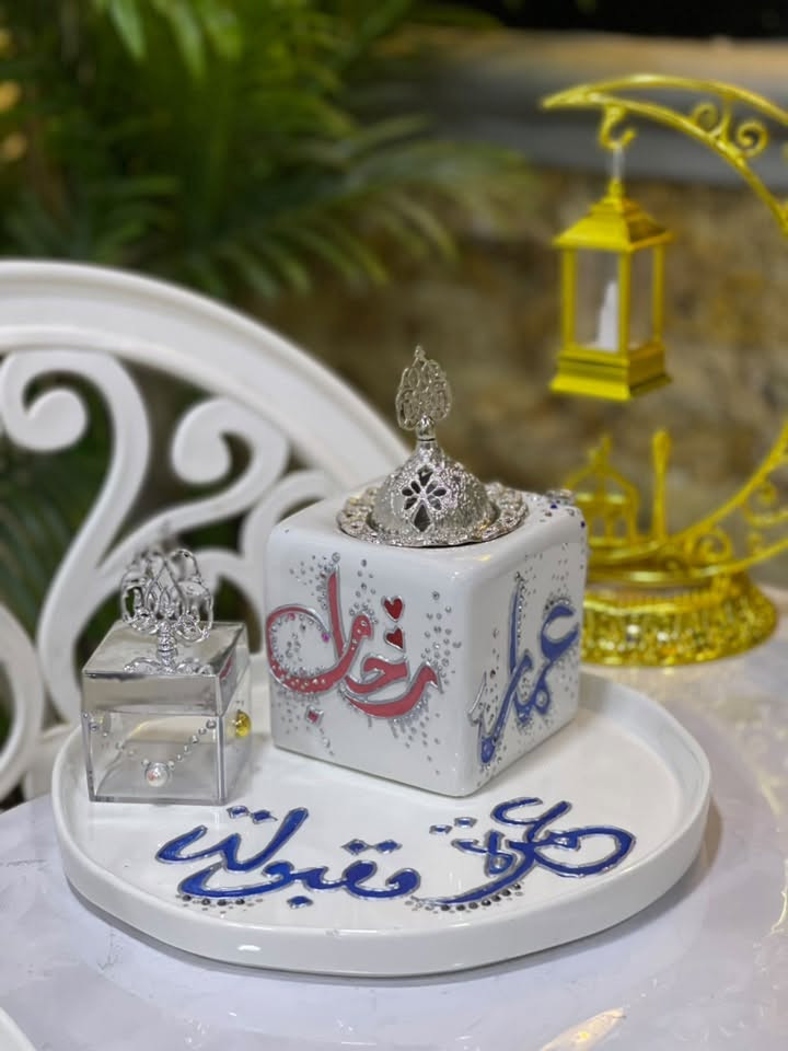 رسم على الزجاج والخشب حسب الطلب وأسعاري جداً مناسبه متوفر توصيل لجميع المحافظات الطلب يكمل خلال يومين من التثبيت (حسب القطع والعدد) 
لا احلل اخذ صور عملي ونشرها ✋❌للطلب او الحجز علق واني ادخللكم او على الواتساب ***********
