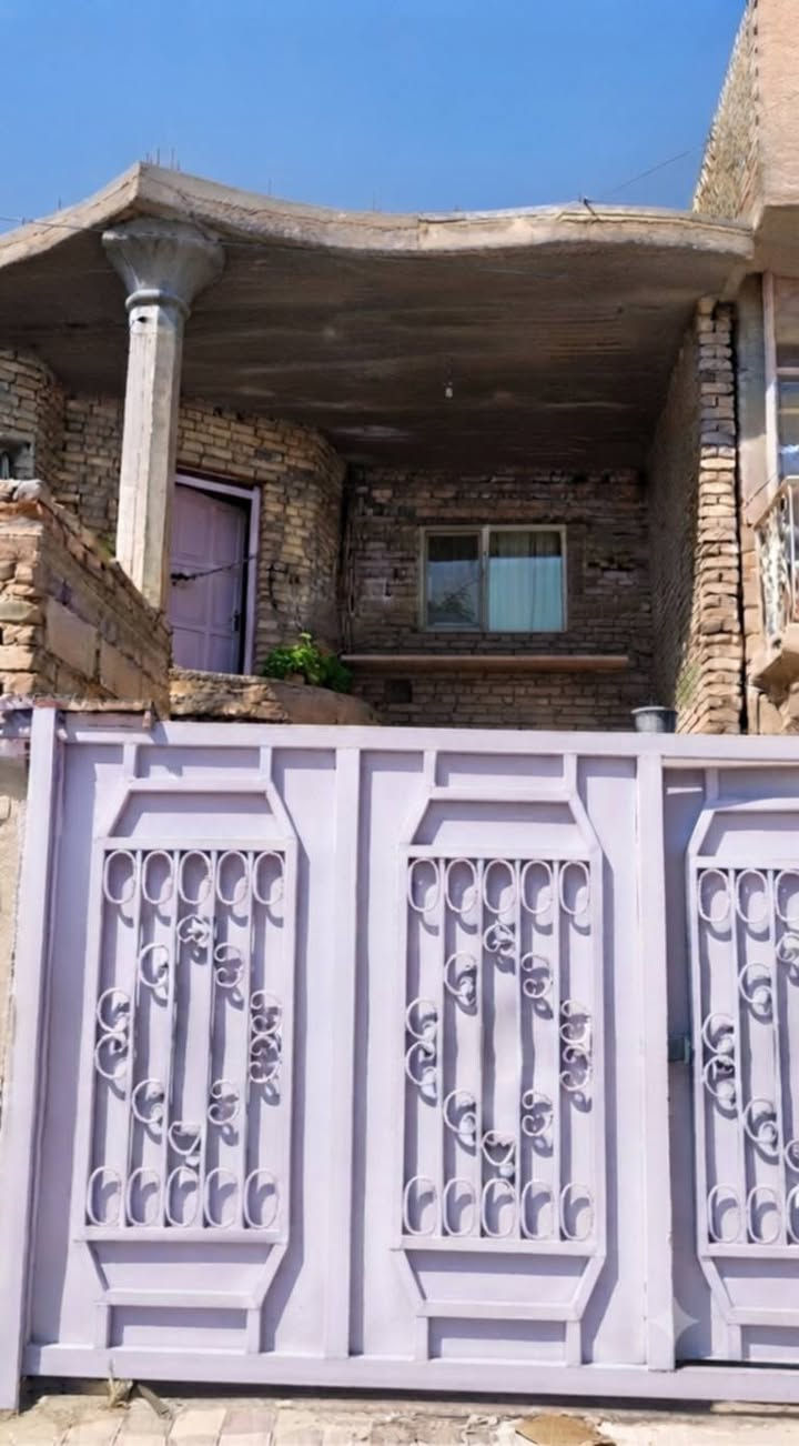 فرصة استثمارية مميزة – دار للبيع في كربلاء / الحر حي المومنين
📍 الموقع: كربلاء – منطقة الحر، مقابل مدرسة العنبة، على شارع  مجاور حبيب وإخوانه للإنشائيات.
📐 المساحة: 200 متر مربع – طابو صرف.
🏠 مواصفات العقار: ✅ طابقان. ✅ 5 غرف نوم. ✅ غرفة استقبال. ✅ صالة. ✅ مطبخ. ✅ حمامان (علوي وسفلي). ✅ كراج. ✅ محل تجاري.
⭐ موقع استراتيجي مميز، مناسب للسكن أو للاستثمار وإقامة مشروع تجاري، ويقع على شارع رئيسي حيوي.
💰 السعر: عند التواصل مع صاحب الملك.
📞 للتواصل مباشرة مع صاحب الملك: ***********
 ***********
