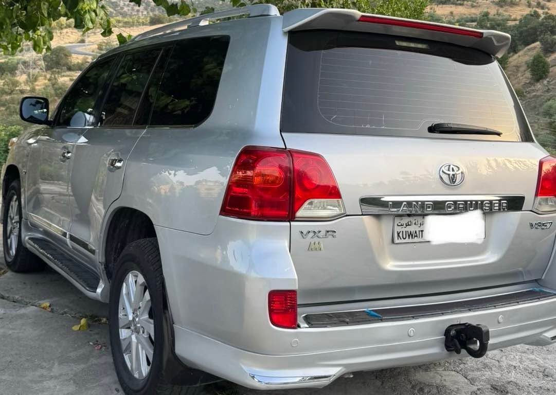 toyota land cruiser 
تۆیۆتالاندکروزی مواسفات لێگزز VXR ٨ پستۆن مۆدێل ٢٠٠٩ سیارەکە کوێتیە مەنەفێست ئەسلی لەگەلە کێشەی مەدەنی بەشەرت ،رەسمی سۆنەرم دناوە ٢ پارچەی بۆیاغە بێ داخلی مەکینەی بەشەرت ٢٣٢ هەزار رۆشتوە نرخی ١٨٨ وەرەق 
*********** أربيل, العراق
