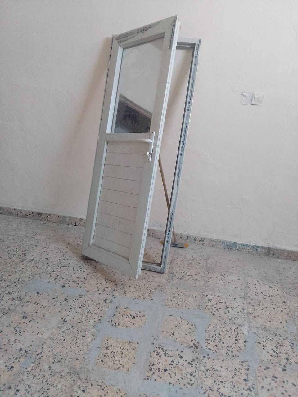 باب حمام bvs مراية وجام اخو الجديد طوله 2متر 
عرضه 75 باب نظيف استعماله قليل سعره 45
للاتصال على هذا الرقم ***********
