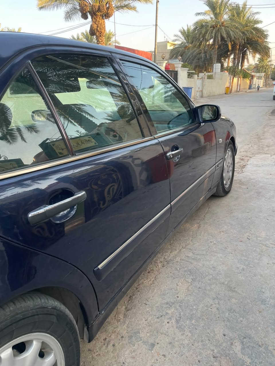 للبيع مرسيدس موديل ٩٩ محرك افنكارد المرغوب السياره. صبغ عام بدون حادث محركها نضيف باسمي. جاهزه للتحويل وسنويه لحد ٣١ تبريد شغال. صدر حداديه تخم تاير  شلعتها تخبل    بيها نقص  قبق السماعات العلى الدشبول فقط  
سعرها ٨٥  ورقه وبيها مجال 
***********
