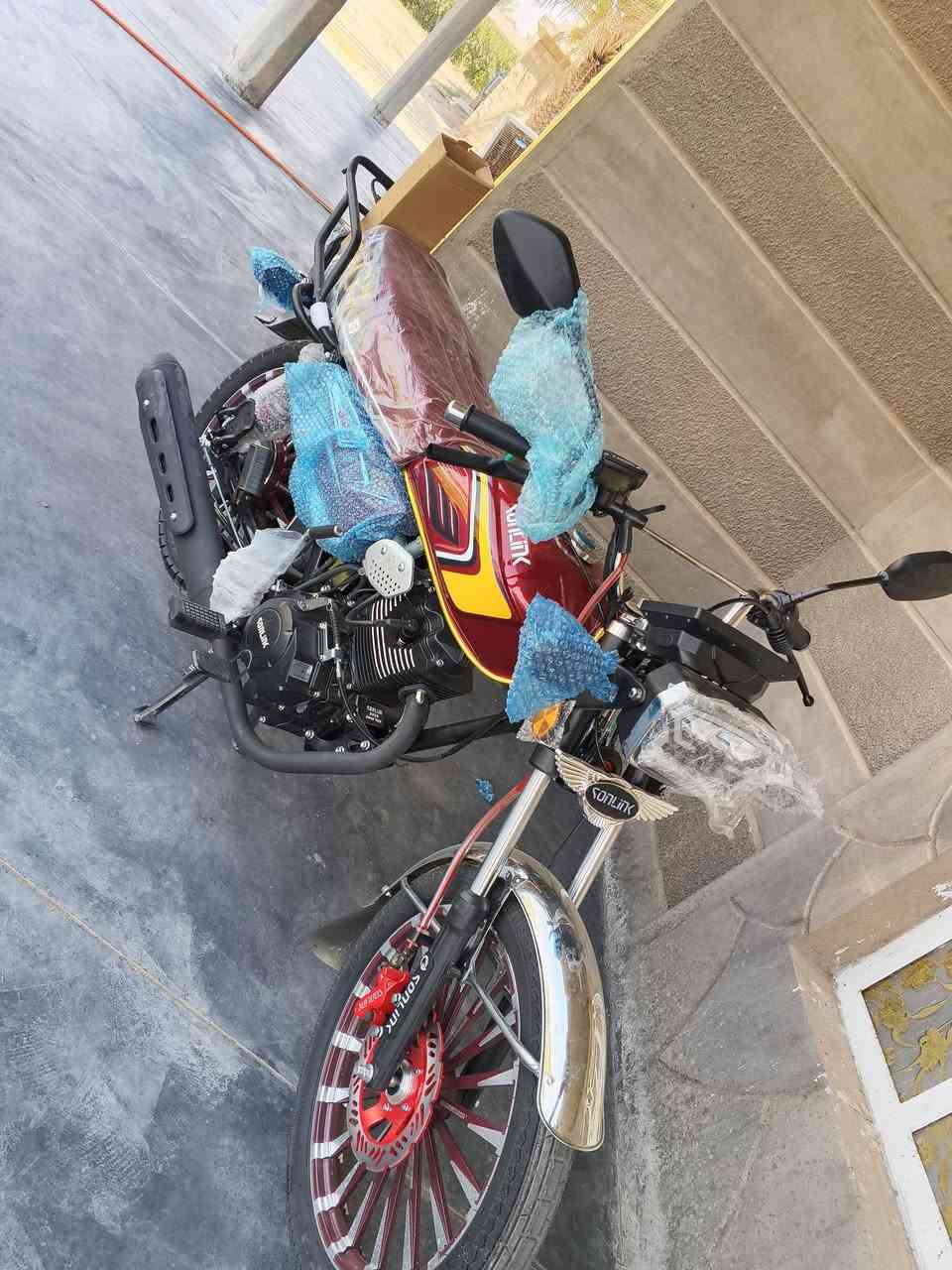 سيفان سونك موديل 2026دراجه زيرو بصمتين  محرك 200 دراجه قبل يومين طالع من لمعرض سعر 1150وبيه مجال بسيط ويرهم مراوس بسيفان مرقم تاجي رقم ***********

