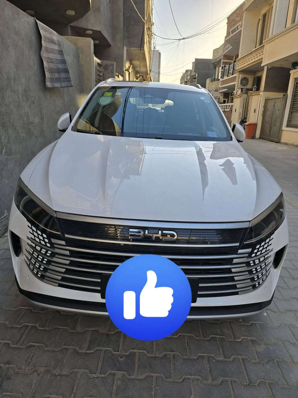 BYD Sealion 05 DM-i 2024
بي واي دي سيلايون 05 زيرو على كد الترقيم موديل ٢٠٢٤ باسمي تحويل ثاني يوم بلكن هايبرد   فول مواصفات بانوراما كشنات جلد وكهرباء وايضا الكشنات تدفئه وتبريد جنطه كهرباء مري شفط كامره تصوير اثناء القياده وكامره ايضا ٣٦٠ درجه وكامرات بالمري الجانبيه ويل كبير حساسات امامي خلفي مانع تصادم اسطفاف الي تحكمات استيرن كامل كروز سرعه وتحديد مسار شاشه كبيره وقلابه وايضا نزلت جميع البرامج عليها على حسابي لان هيه تجي باللغه الصينيه وسويتلها حمايه للشاشه منفذين للشحن لايت لد خلفي وامامي وبعد كثير من المواصفات وماشيه ٦٠٠٠ الاف
العنوان/ بغداد
السعر / ٢٨ مليون
الرقم/***********
⚙️ المحرك والنظام

🔹 محرك 1.5 لتر بنزين + محرك كهربائي
🔹 نظام DM-i Hybrid الذكي
🔹 ناقل حركة E-CVT سلس واقتصادي
🔹 مدى كهربائي يوصل تقريباً 75 كم 🔋
🔹 مدى إجمالي أكثر من 1200 كم (بنزين + كهرباء)

📐 الحجم والمساحة

✔️ سيارة SUV عملية بمساحة مريحة للعائلة
✔️ ثبات عالي وقيادة ناعمة داخل المدينة والطريق السريع

🛋️ الداخل والتجهيزات

✨ شاشة وسطية كبيرة دوّارة
✨ عدادات رقمية
✨ تشغيل بصمة
✨ كاميرات 360 درجة
✨ أنظمة أمان ومساعدة قيادة حديثة
✨ تكييف أوتوماتيك وراحة كاملة للركاب

