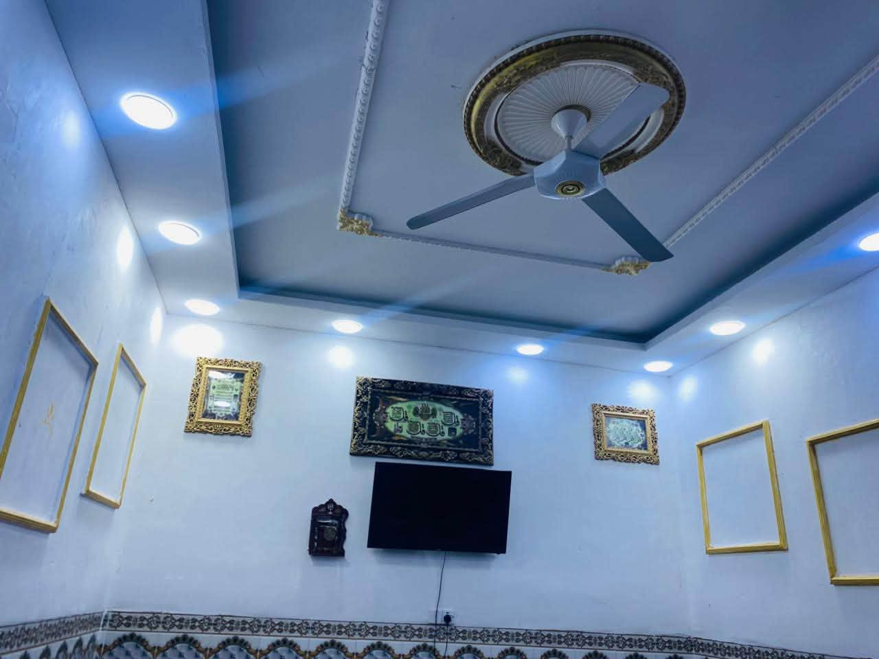 🏠#بيت_للبيع بناء حديث 
📍حي الفرسان مقابل جامعة تكريت
📐 المساحة:210م
فول مواصفات+فول خدمات 
تبليط-ماء -كهرباء
خلف محلات البوشعبان 
للأستفسار:
 ***********‬ ‬
