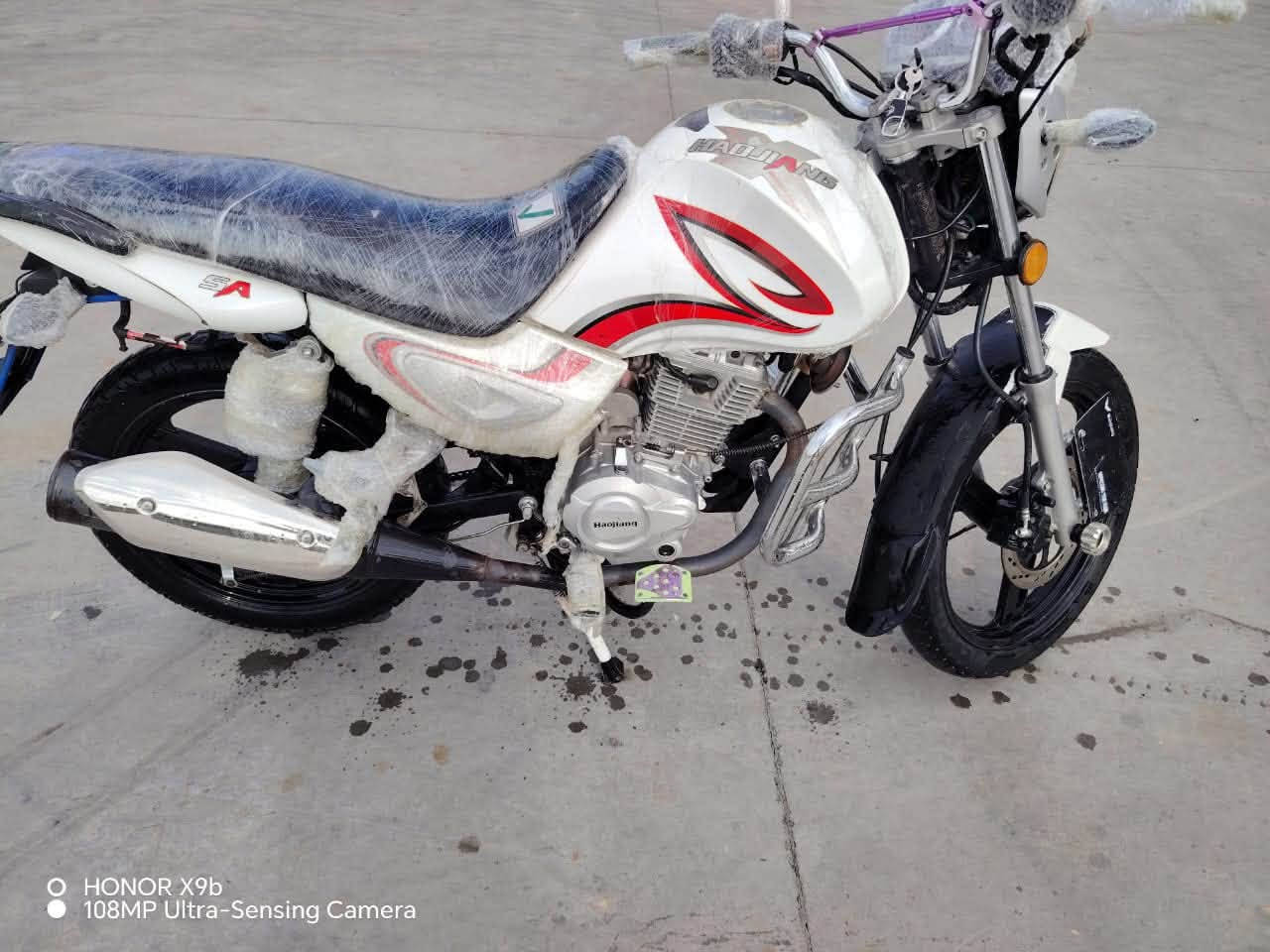 سنكي للبيع موديل 2023مكفول كفاله عامه  سعر 1175وبي مجال للستفسار  ***********

نص مكتوب في الصور:
- HONOR X9b
- 108MP Ultra-Sensing Camera