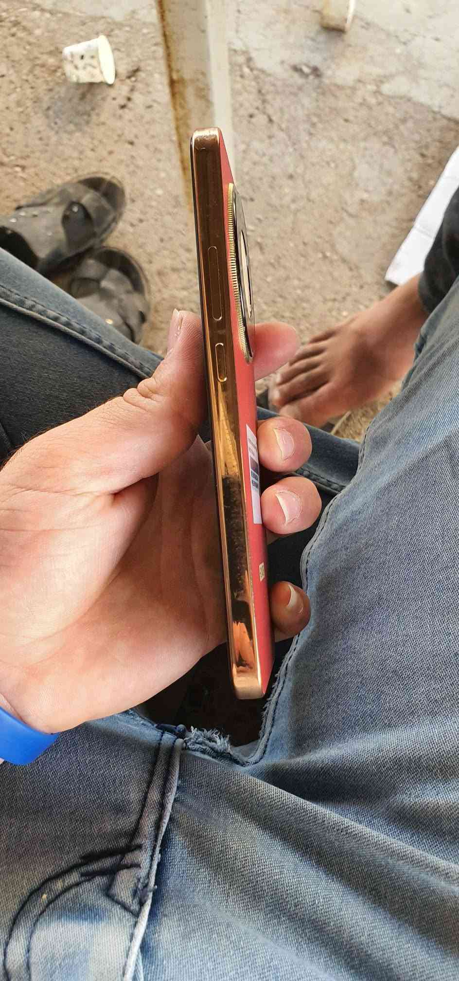 السلام عليكم
هونر اكس 9d

لون مميز ماروني 

ذاكره 256

رام 12

مواصفات معروفه 

السعر  ٤٣٥ بي مجال شي بصيط 

التواصل خاص او واتساب ***********
