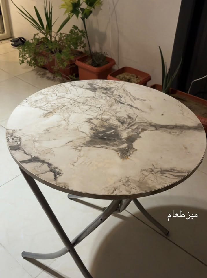 للاستفسار والتواصل واتساب على الرقم ***********

نص مكتوب في الصور:
- میز تلویزیون
- رافعة كتب وقرآن كريم
- میز طعام
- لوحة كبيرة
