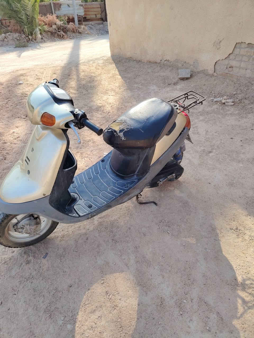 دراجه بطه للبيع 2003 رايدها ب 300 وبيها مجال ***********
