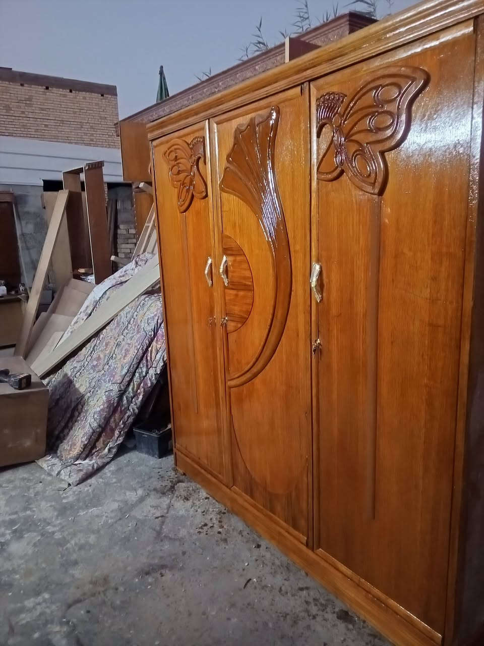 كنتور3 ابواب  صاج عراقي الثكيل 
نضيف وكامل القفاله جديد واليدات كذالك 
سعره 170 قفل 
الشراي يجي خاص او يتصل ***********
