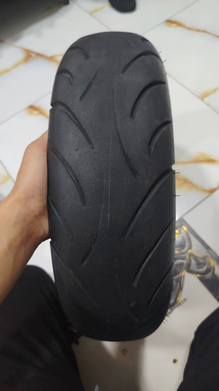 تايرات دراجه ان ماكس جيل اول التاير الامامي بعده بل جيس التاير الخلفي بي بس فتيله وحده وجديد بعده السعر 90 قفل العنوان واسط قضاء الصويره ***********
