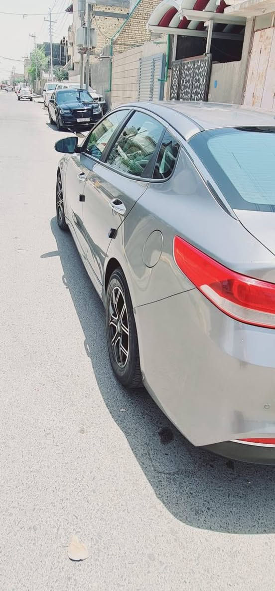 🚗 كيا أوبتيما  ورد أمريكي  (نصف فول) للبيع 🚗
​المواصفات والتفاصيل:
​النوع والموديل: كيا أوبتيما (Optima) موديل 2018.

​الفئة: نصف فول.
كير ومحرك : كفالة 
حجم المحرك:2400 GDI
​الرقم/التسجيل: البصرة (خصوصي) بأسمي 

​اللون: رصاصي 

​المقاعد والداخلية: دشبول وكشنات بحالة ممتازة.

​حالة البودي والضرر (حسب تقرير الفحص المرفق)
السعر المطلوب:
💰 125 ورقة  وبيها مجال
​للتواصل والاستفسار:
📞 رقم الهاتف: [***********] وكذلك يوجد بنفس رقم وتس اب
📍 المكان: البصرة
