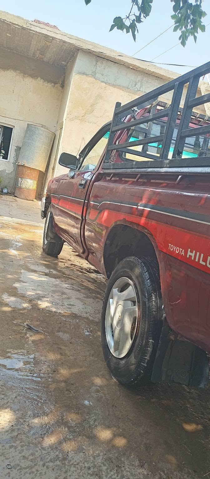 يايالله سياره بيكم للبيع تويوتا 4 كير موديل 90 رقم دولي انكليزي كركوك دفتره بانزين تحويل وكاله حاظر محرك وكير وكسل كلها مابي عيب لاصرف ولابخار ولا تنقيص صدر حلوه داخل حلوه مامكسر دشبول ولا بي شخط  كهربئيات كلها شغاله تيرات نص عمره جوها باتري جديد صبغ بيها مكانين شي قليل بونيد بي تقحيل كدام عينك مكاني الحويجه السعر المطلوب 50 وبيها مجال حك الجيه  رقم صاحب السياره ***********

