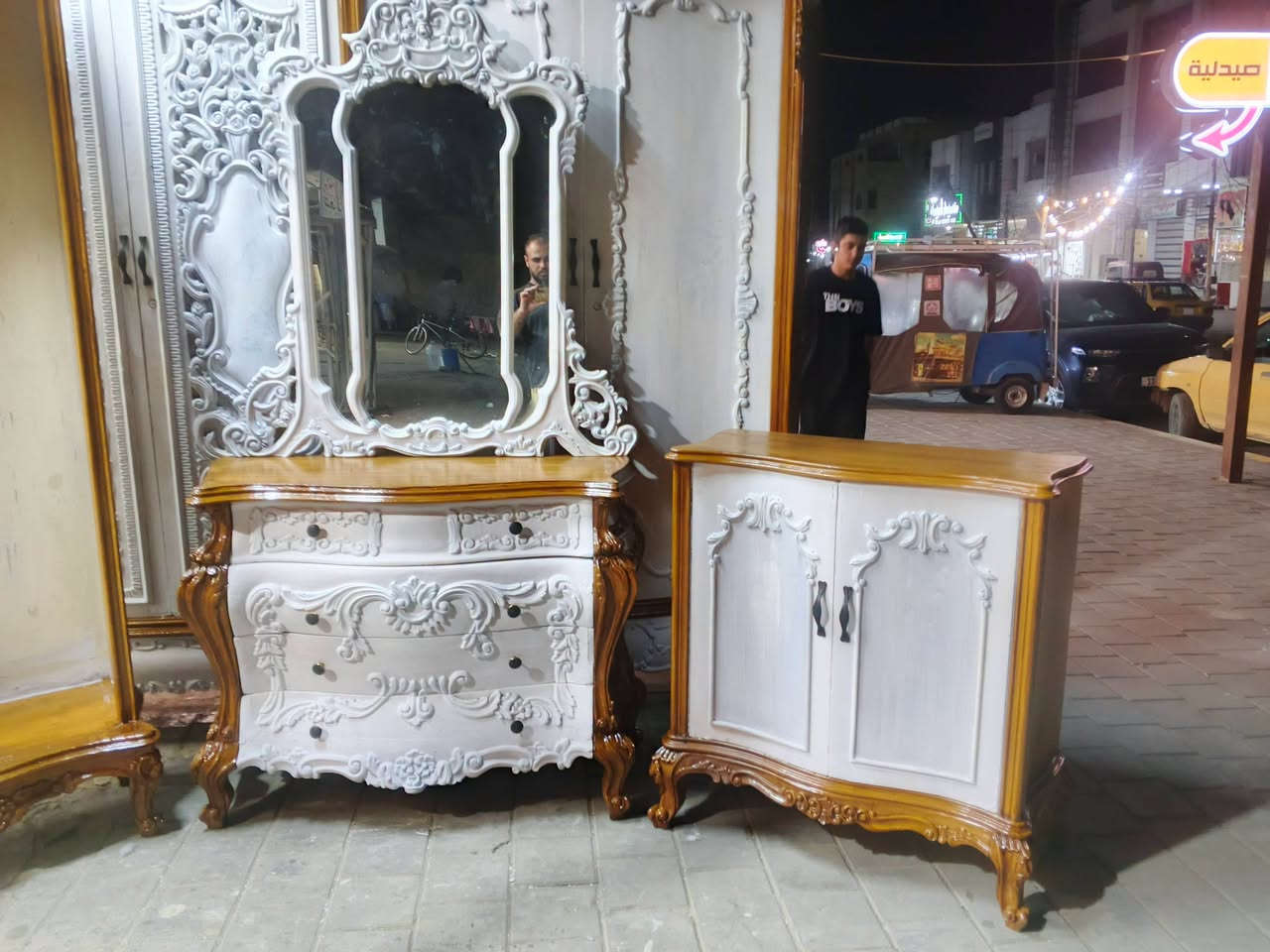 غرفة نوم مستخدم صاج داخل وخارج صاج فرعونيه ام جعب غزال صبغ ابيض طافي  وصاج السعر 675الف  العنوان بغداد موبايل ***********لدينا خدمة توصيل بكروه
