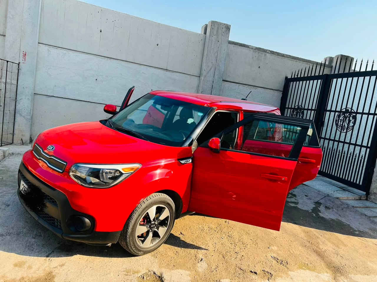 كيا صول 2019 امريكي
                               
ماشية 75 الف ميل 
السيارة ضرر خفيف قبر الصندوق وبوند خفيف 
اعتبر قطعتين 
بدون ايرباك سليم 
داخل السيارة و خارجها جديد
بدون تقحيل 
محرك 16 GDI 

المواصفات …
كاميرا خلفية 
كروس سرعة. 
تحكمات ستيرن 
كير توماتيك وعادي 
قفل مركزي. 
مانع انزلاق
مرقم اربيل 
السعر 125 وبيها مجال
مكان السيارة موصل للتواصل
***********
