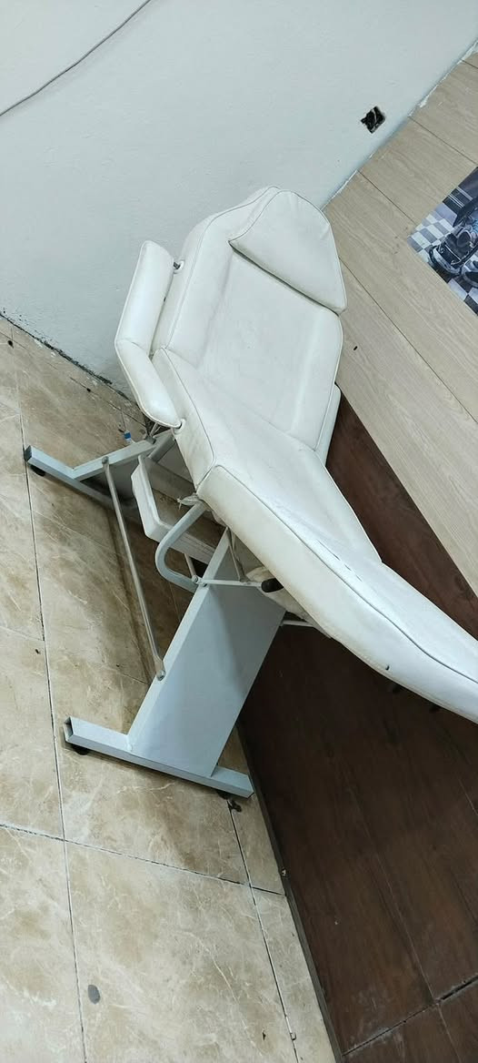 سلام عليكم جهاز هايدروفشل مع سديه وجهاز بخار سيت كامل لبيع جدد مستخدم قليل سعر 450 وبيه مجال ***********
