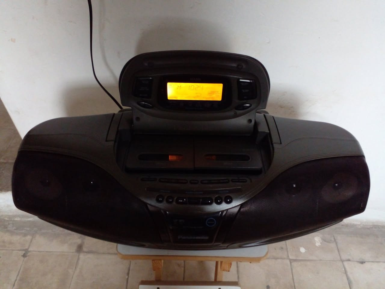 Panasonic RX DT 75
يشتغل فقط راديو  مع ريموت سعر 65 الف
المكان بغداد
