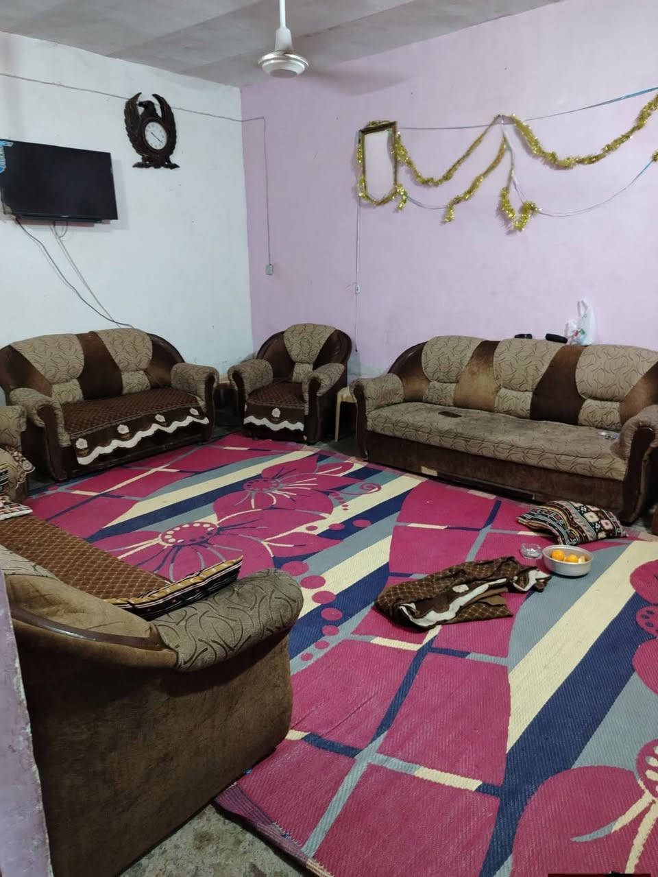 🏡 دار للبيع (يُعتبر تفليش)
📍 الموقع: بهرز – حي القادسية، على الشارع العريض، بالقرب من أسواق صباح الدليمي.

📐 المساحة: 220 م²
📄 النوع: طابو زراعي – سند 25.

✨ موقع مميز وقريب من جميع الخدمات، مناسب لإعادة البناء أو الاستثمار.

💰 السعر: مناسب.

📞 للاستفسار:
***********
