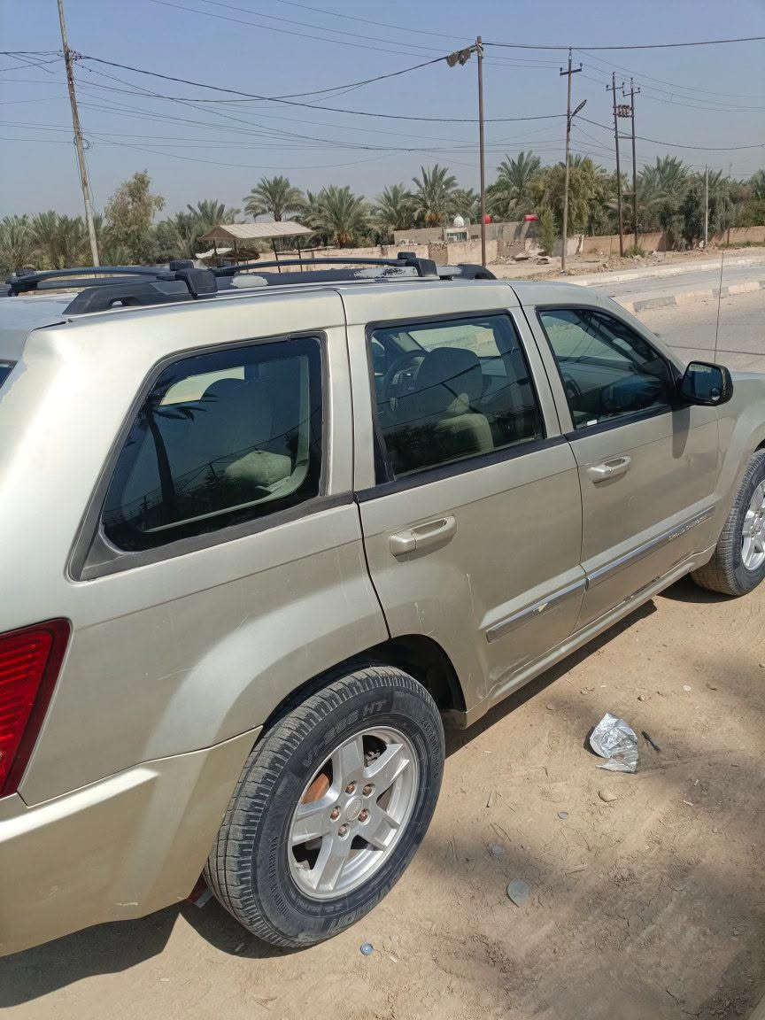 جيب كراند شيروكي موديل 2007 المحرك  6سلندر 3700 جاهزة من كل شي اي نقص مابيها للاستفسار   ***********
