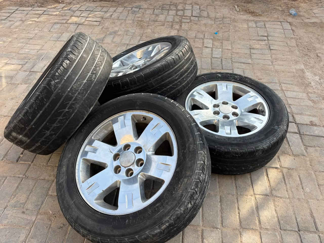 تايرات يوكن جمسي حجم 20 للستفسار 
***********
