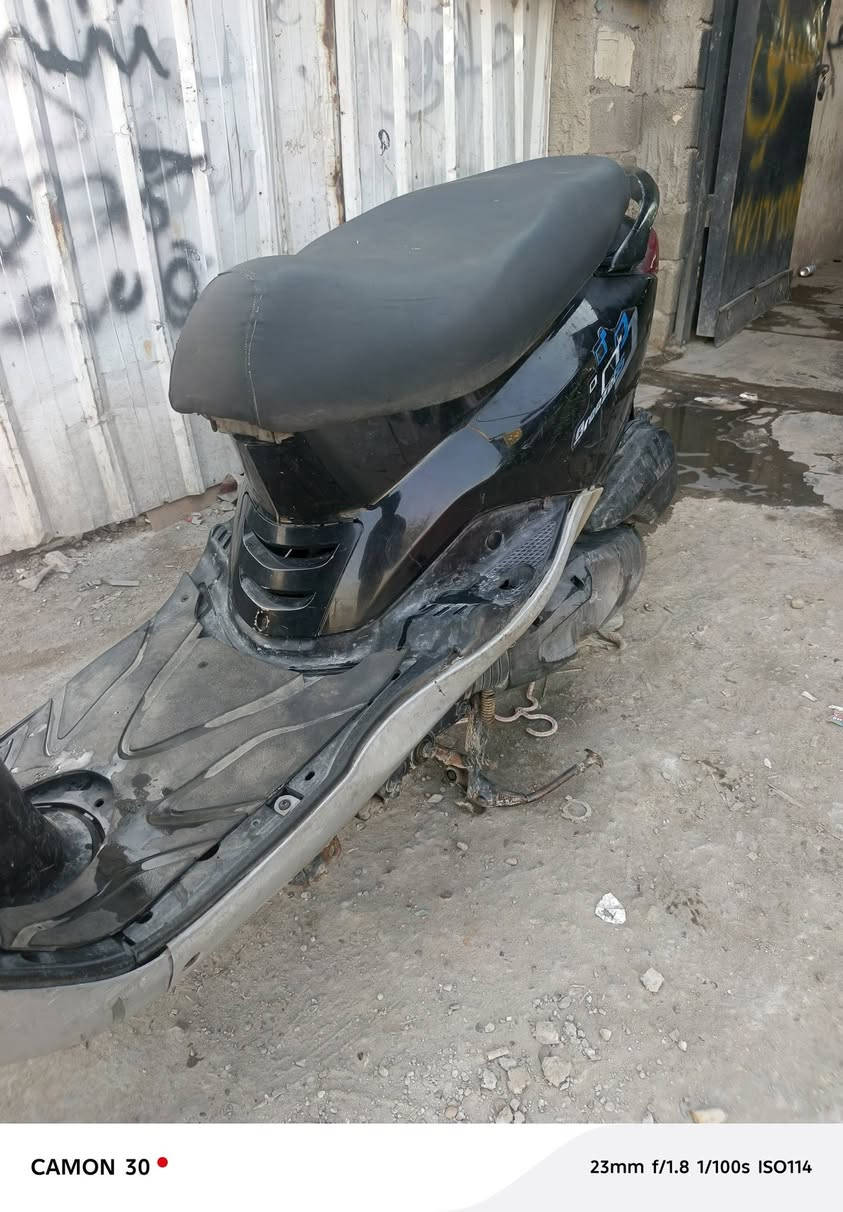 سلام عليكم بريز بغبغاء نوزل دراجه كلش خرسه مفتوحه مره وحده معدل فول كهربايات كامله سعر 650 ***********

نص مكتوب في الصور:
- CAMON 30 23mm f/1.8 1/67s ISO59
- CAMON 30  23mm f/1.8 1/100s ISO132
- CAMON 30 23mm f/1.8 1/100s ISO114
- CAMON 30 23mm f/1.8 1/169s ISO50
- CAMON 30  23mm f/1.8 1/193s ISO50