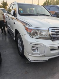 لاندكروز موديل 2014 بريم كفالة عامه حتى الدعاميات ما بيها صبغ فقط شخط ...