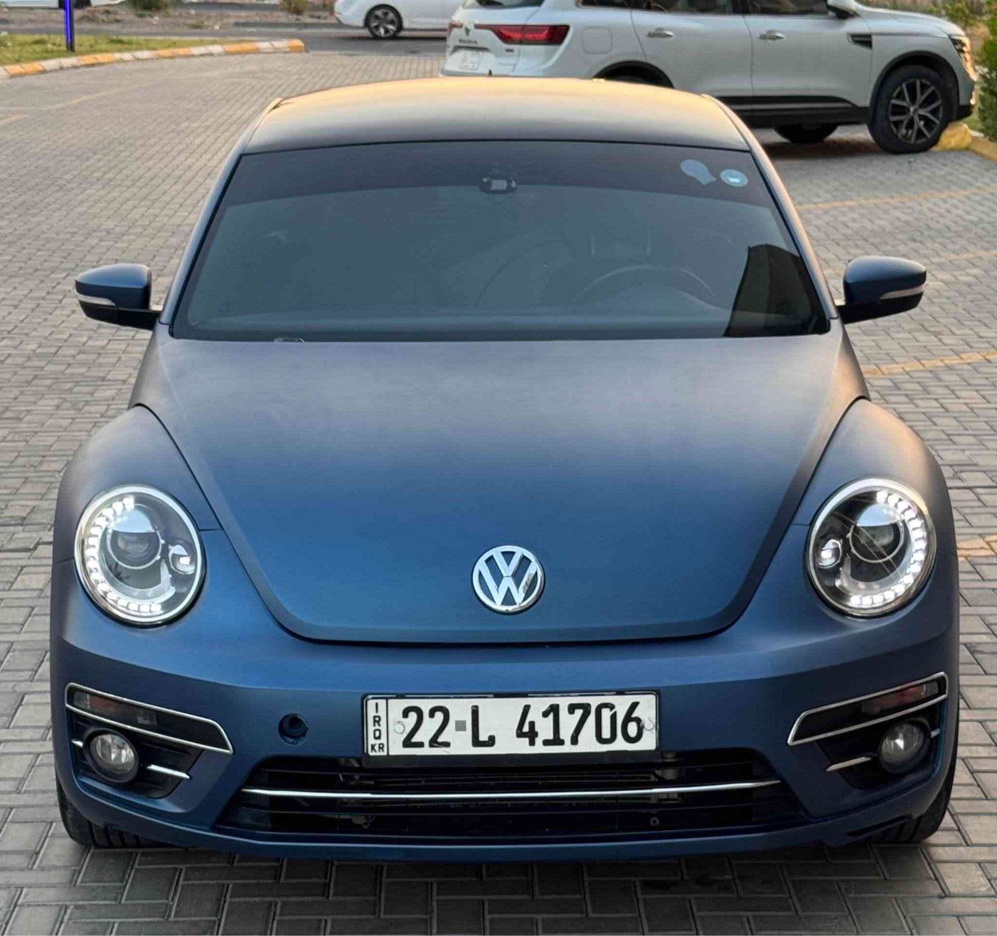 VolksWagen Beetle فولكس واكن بيتل 2016
ضررها بامريكا جاملغ و بنيد 
مصبوغه حزام لون طافي للجمالية 
 المواصفات : 
- محرك حجم 1800 تيربو 
- شاشة كاربلاي كبيرة
- كاميرا خلفية
- كشنات جلد 
- كشنات تدفئه
- ستيرن D shape 
- اضاءة داخل Led متغير بلادي
- دبل تحكم ستيرن
- دبل جكمجه
- اضاءة زينون عالي / ناصي / كشافات
- لايتات LED زينون بلادي
- بك لايت LED ترحيب 
- ويل حجم 17 أصلي
- اشارة بالمري 
محرك و كير غير مفتوح  
نوزلات و بلكات و فيت بمب جدد مسويلها ادامه 
حتى الدهن مبدله جديد
تبريد ثلج و تخم تاير جدد. جاهزة مابيها نقص
نظيفة جداً من الداخل و الخارج و ترايها يخبل
رقم اربيل الجديد سنويه و هزه جدد
السعر 95 ورقه بيها مجال بسيط
عنواني بغداد / الكرخ 
*********** بغداد, العراق
