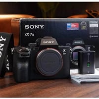 كامرا سوني a7iii   شتر الف ونص  نظافة 100‎%‎  استعمال شهر فقط   كامل م...