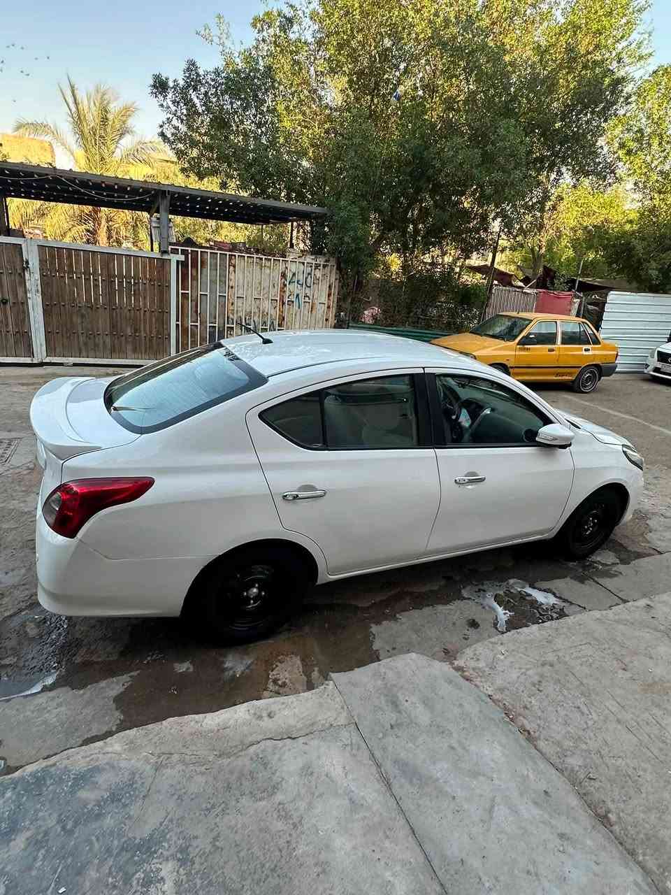 سلام عليكم سني للبيع موديل2023 سياره خير من الله مكينه تبريد قطعتين  مري كهربائي سياره بصمه تايرات نضيفها قبل شهرين شادهن صدر سياره 70/100  كهربائيات سياره كلها شغله مابيها اي نقص سياره مال جناي بسمي  رقم بغداد سياره بيها 3 قطع    خابرني بخدمتك اي استفسار على رقم. عنواني بغداد *********** سعر107 بيها مجال
