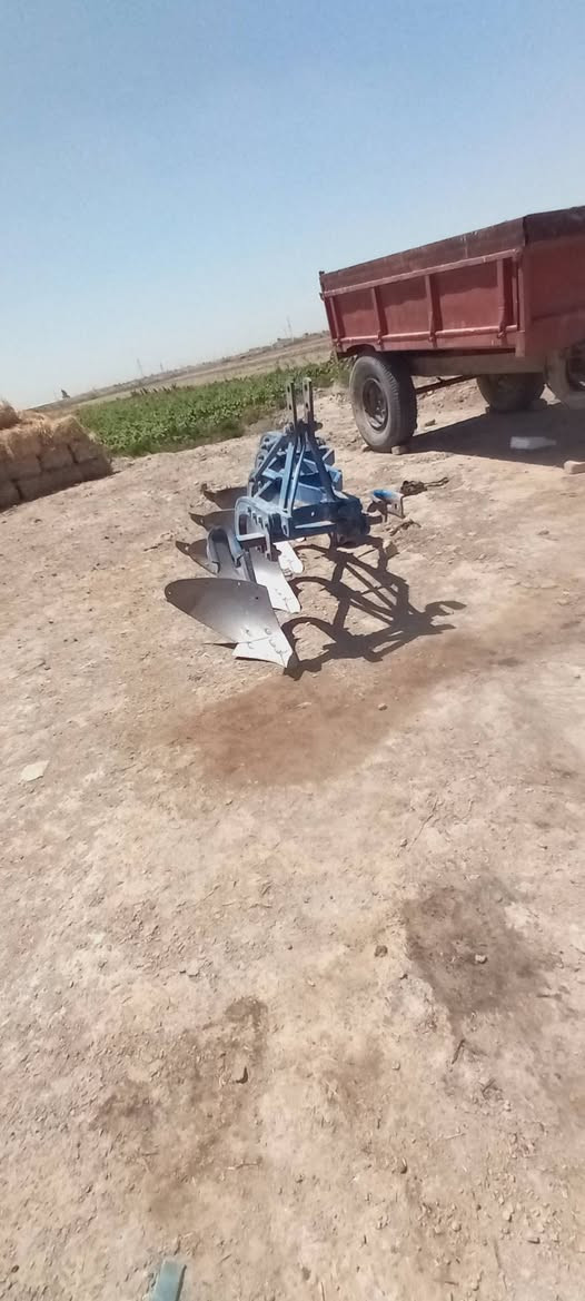 السلام عليكم فدان للبيع حجم 11رباعي ايدن فدان جديد ما مشتغل شي قليل وعربانه تضيفه والباب موجود مالتهه بس بيهه فطر زغير وملحوم شراي يتصل على رقم ***********
