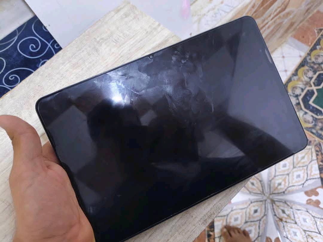 شاومي باد 6 
ذاكرة 256 
فول مواصفات 
ويا هدية كيبورد و ماوس 
بي مجال للشراي 