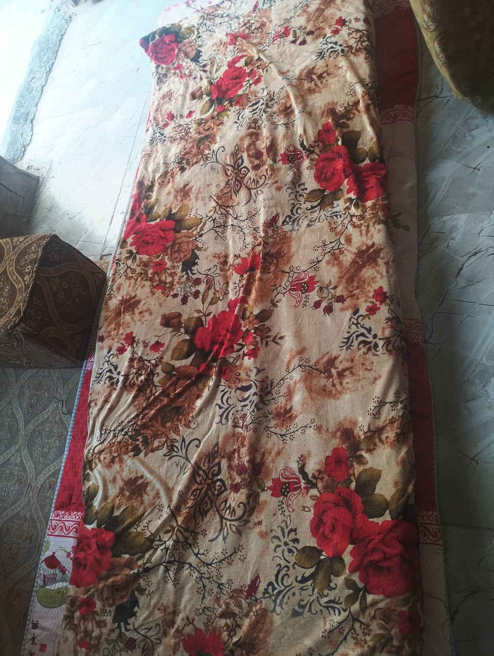 بضاعة جديدة وتخبل جبناها ستونة بطانيات ومخاد وجراجف وديباجات ***********

