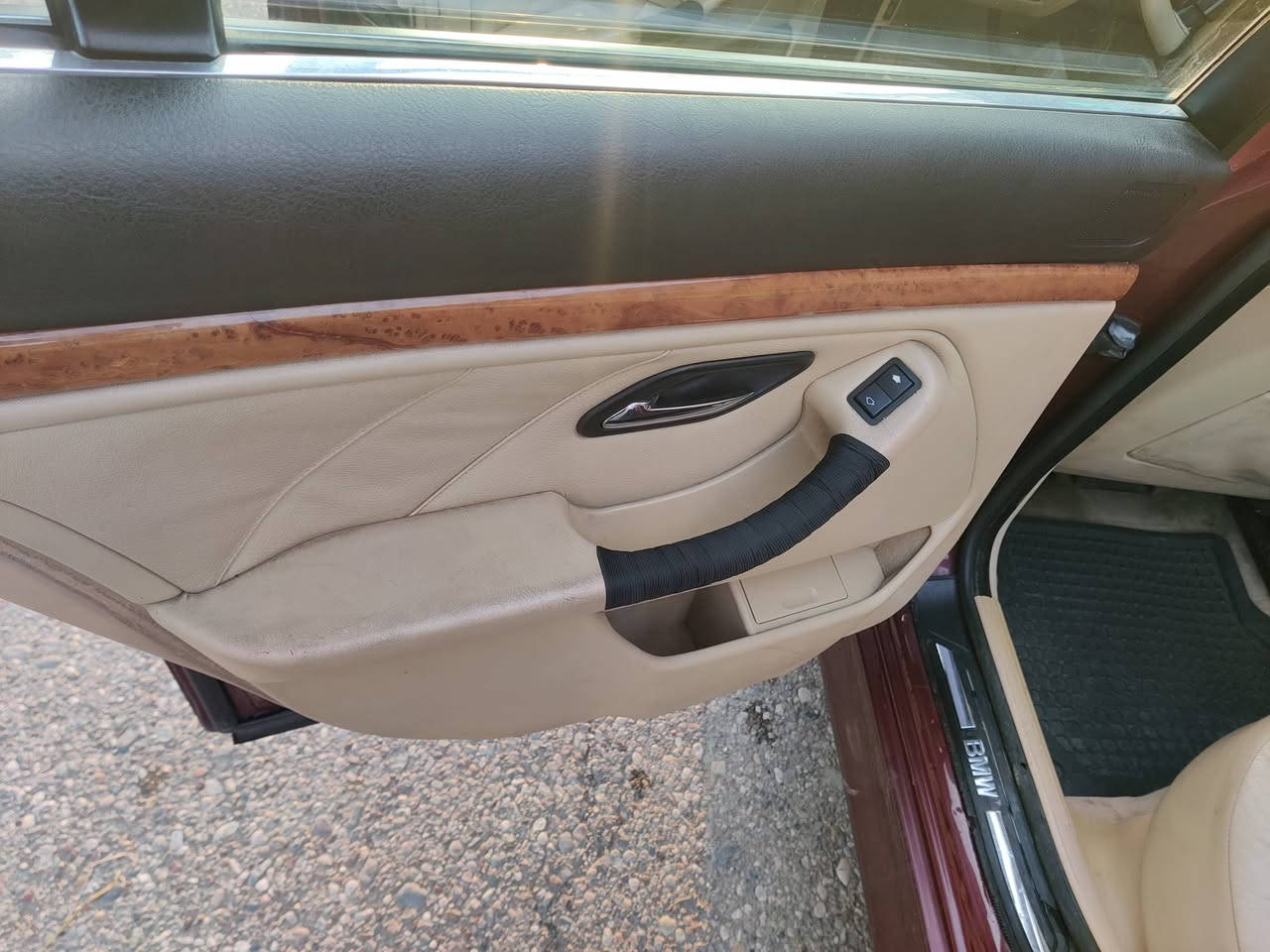 BMW E39 2001 525 
تەبرید تراکشن سلایت حاسەی دەعمی هەمووی بەشەرت 
بێ دەعم و بێ لێدراوی 
کێڕو مەکینەی بەشەرت بێ دوکەڵ بێ بوخار 
تەقەو ڕەقەی کامل چاک کراوە تەنانەت عارەبانەی دواوە و دەبڵەکانی مانگێکە گۆڕاوە 
نرخی 50 گەڵا 
سوکان محەوەرە بەڵام عەشیای بیلادی گۆڕاوە
*********** ڤایبر و وەتس ئەپ
