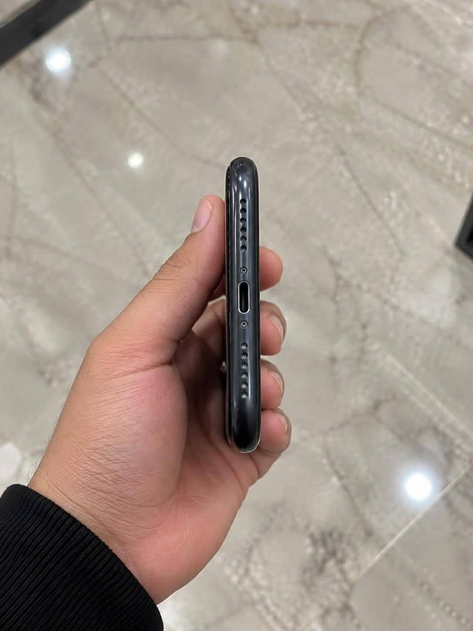 � للبيع iPhone 11
• الذاكرة: 128GB
• البطارية: مبدلة أصلية 100% 🔋
• الجهاز نظيف وشغال تمام
• الفحص والتجربة متاحة قبل الشراء ✅
• أنطي شرط للمشتري بعد الفحص والتأكد من الجهاز

💰 السعر: 300 ألف دينار وبي مجال للشراي 
📍 كركوك

📩 للجادين فقط — تعالوا خاص للاستفسار والتفاصيل لحد يجي بس الشراي

نص مكتوب في الصور:
- iPhone 11 أداء قوي .. بسعر مناسب للبيع الموديل iPhone 11 الذاكرة 128 GB البطارية مبدلة أصلية 100% الجهاز شغـال وجاهز للاستخدام السعر 300,000 ألف دينار فقط المكان كركوك للاستفسار واتساب *********** أنطي شرط بعد الفحص الجهاز موجود للفحص والتجربة للجادين فقط