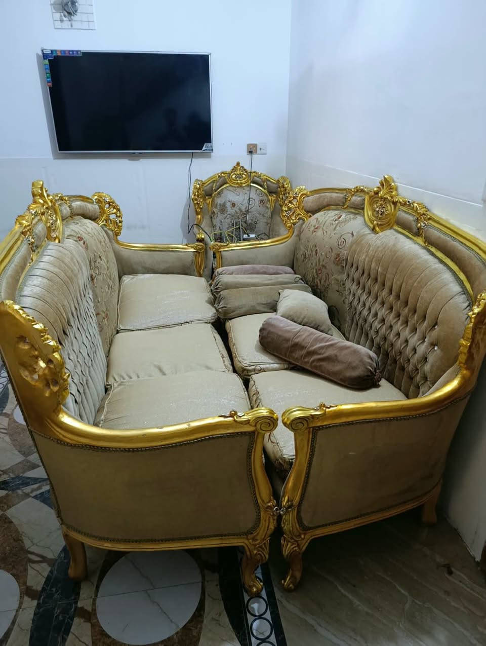 كنب • ١٥مقعد • نظيف