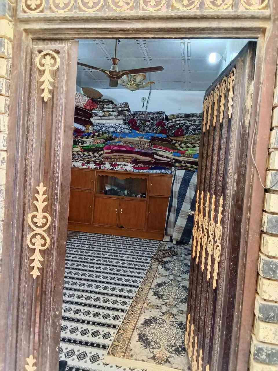 للبيع طابو صرف منطقة النداء، بناء درجه أولى مسلح،، استقبال، وغرفه و صاله ومطبخ، صحيات داخلي وخارج الي يحب يتواصل على الرقم ***********،، سعره ٩٥ مليون وبي مجال بسيط،،
