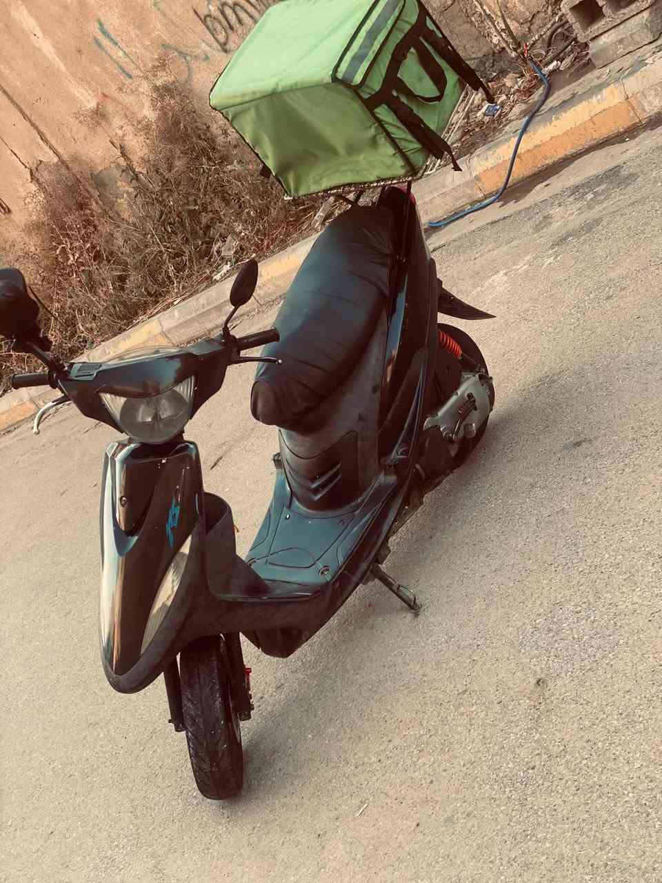 السلام عليكم دراجه لبيع مفتوحه بس ولفات  صارله 6اشهر من مطلعها
سعرها 800وبيها مجال حك الجيه
***********

