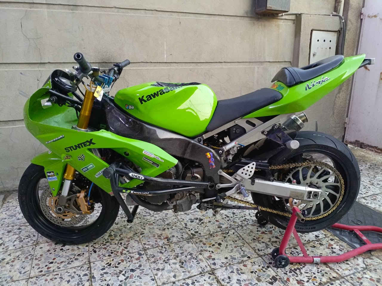 السلام عليكم كاوسكي 2004 636مزوده فجوج ابوطره شاصي كاربون قباق كاربون صالنصه مايف دراجه اي نقص مابيه بجم اعمه مامتواجد خاص شراي  يتصل مكاني بغداد ***********
