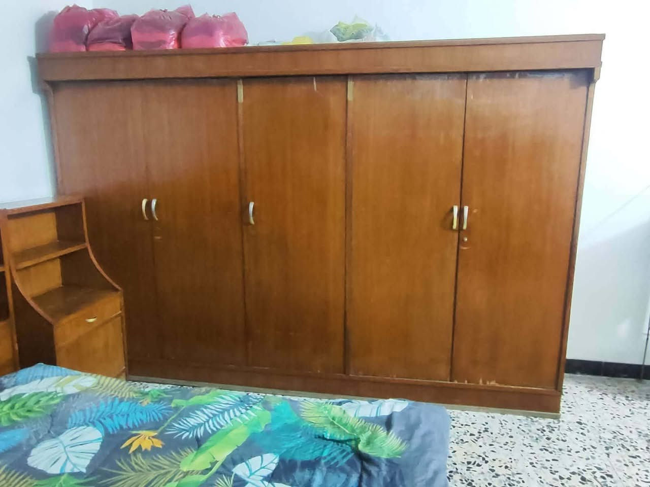 ***********
شراي يتفضل واتساب
قيم واخذ 
غرفه صاج خمس بوب الاوليه
عنوان بغداد حي البساتين
