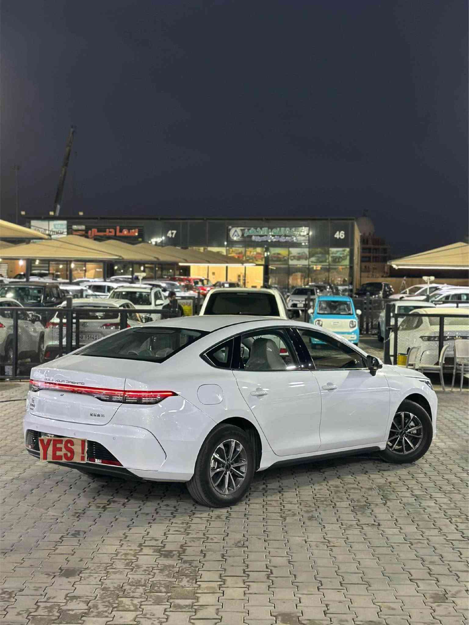 🚘 BYD ديستروير 05 | موديل 2025

✨ المواصفات:
▪️ محرك 1.5 لتر هجين Plug-in Hybrid DM-i
▪️ قير E-CVT أوتوماتيك
▪️ دفع أمامي
▪️ 5 مقاعد
▪️ بطارية Blade من BYD
▪️ شاشة وسطية 12.8 إنچ قابلة للدوران
▪️ شاشة عدادات رقمية
▪️ تكييف أوتوماتيك
▪️ تحكم ستيرن متعدد الوظائف
▪️ دخول وتشغيل بدون مفتاح
▪️ كاميرا خلفية + حساسات خلفية
▪️ ABS + مانع انزلاق + ثبات إلكتروني
▪️ فرامل يد كهربائية + Auto Hold
▪️ إضاءة LED
▪️ بلوتوث وUSB
▪️ جنوط ألمنيوم

📌 الموديل: 2025 
ماشية 5 الف كيلو فقط 
كفالة عامة من كلشي 
💰 السعر: 21,500,000 دينار

📍 كربلاء – مدينة المعارض النموذجية
🏢 معرض الجزائري | رقم 23 
 
للاستفسار والطلب الاتصال ***********
#معارض #كربلاء #بيع #شراء #السيارات كربلاء, العراق
