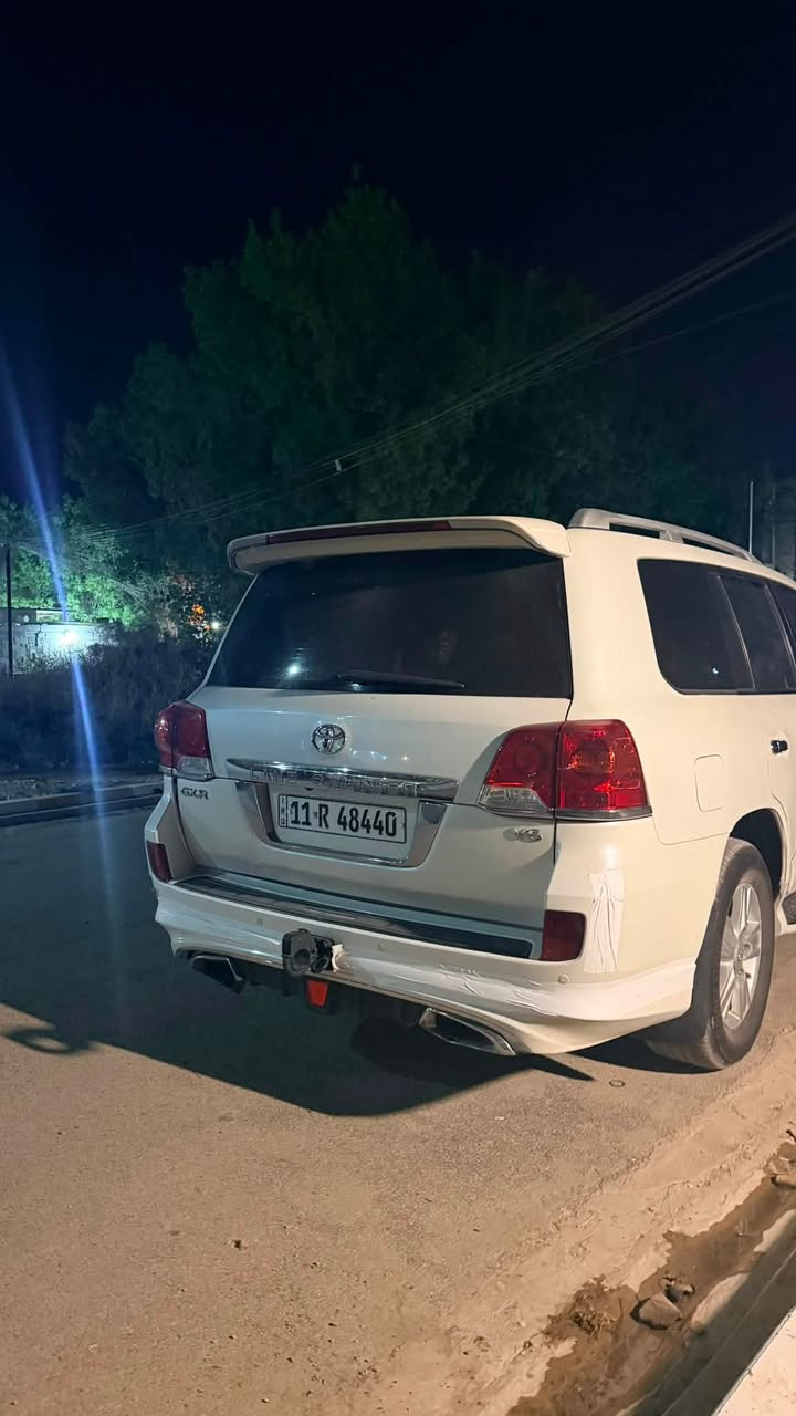 لاندكروز Gxr2015 رقم بغداد باسمي 35000 صور الحادث مرفقة***********
