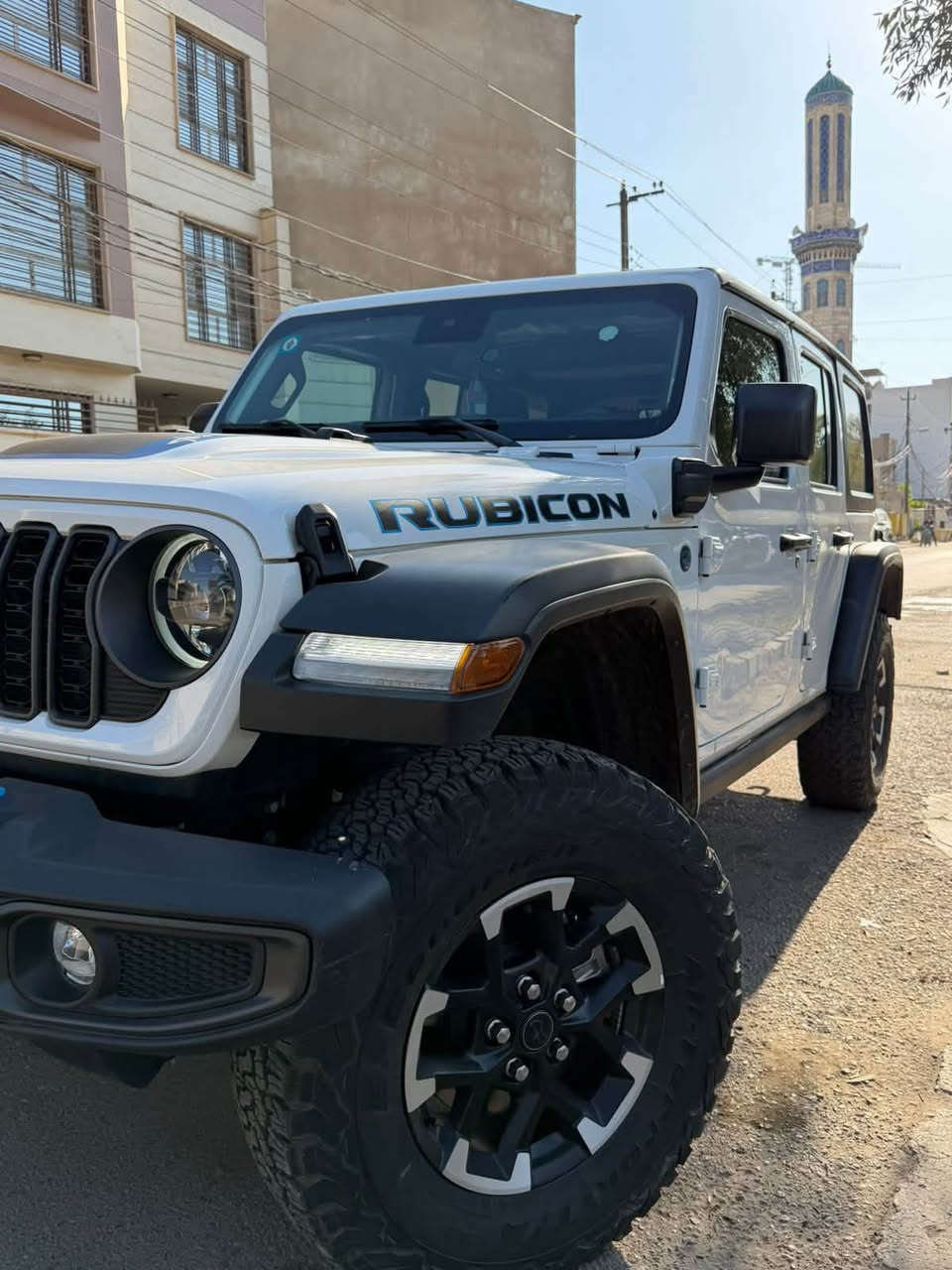 السلام عليكم 
جيب رانكلر (روبيكون ) 4Xe
موديل ٢٠٢٤ 
السعر 230$
السياره ٣ محركات 
هجين وكهرباء ومكينه ٢٠٠٠ توربو 

فول مواصفات ومواصفات الروبيكون المعروف 
حادث السياره خلفي 
الداخل الجديد ذات الشاشه الكبيره 
رقم بغداد تحويل ثاني يوم 
عنوان السياره بغداد الجادريه 
***********
