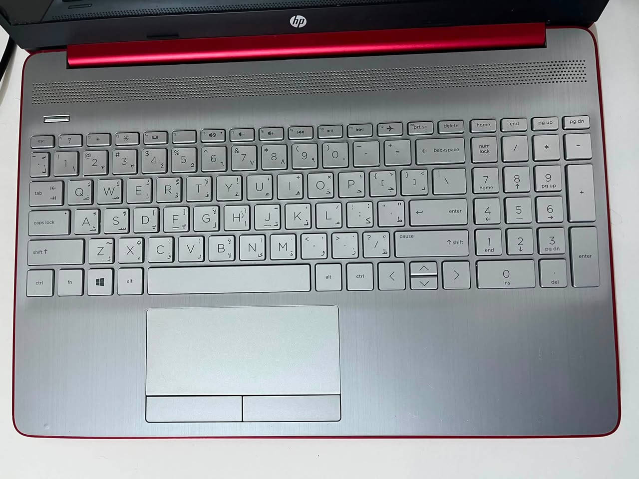 لابتوب HP  للبيع أنيق ونظيف جداً - هارد SSD وبطارية كفاءة 93%
لابتوب HP بحالة ممتازة وشكل أنيق جداً مناسب جداً للدراسة المحاضرات أونلاين العمل المكتبي والتصفح السريع.
 الموديل: HP Laptop 15-dw1xxx
 المعالج: Intel Pentium CPU 6405U @ 2.40GHz (جيل حديث وسريع)
 الذاكرة العشوائية (RAM): 4 GB
 الهارد: SSD (سريع جداً في الإقلاع وتشغيل البرامج)
 البطارية: ممتازة جداً وبصحة 93% (مرفق تقرير البطارية في الصور) مبدلة قبل فترة بسيطة
 الشاشة والنظام: نظام ويندوز شغال 100% وبدون أي مشاكل
 النظافة الخارجية: الجهاز نظيف جداً وخالي من الشخوط العميقة كما موضح بالصور
السعر: 140,000 دينار عراقي (قابل للتفاوض البسيط )
المكان: الناصرية - مركز 
للتواصل خاص او على الرقم ***********
