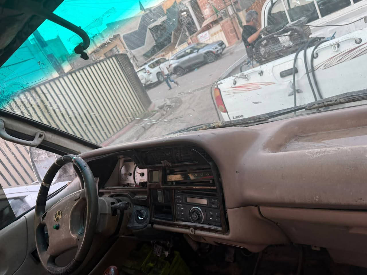 سلام عليكم كيه فتون باو طويله سياريه رقم احمر عليه غرامات ماعرف شكد سياريه متروكه بس تشتغيل كفلك مكينه وكير وكسل جديد الله شاهد تريد تحويل تريد هيج بكيفك بكاني بغداد حي ور سعر 17 وبيه مجال ***********
