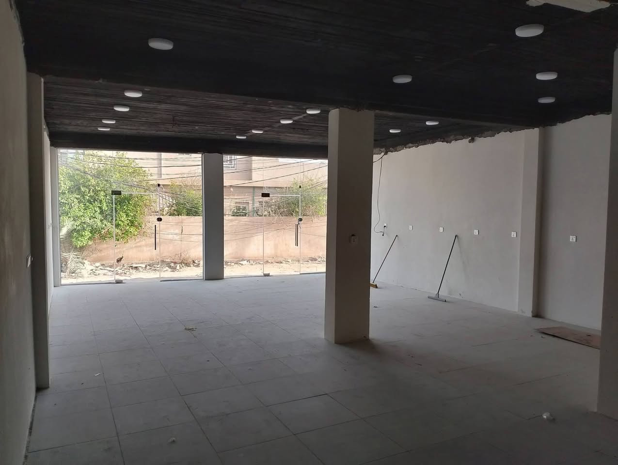 🏪 محل للإيجار – كربلاء / الحر

📍 العنوان: كربلاء – الحر، مقابل المستشفى التركي، منطقة عرب صالح.

🔹 يصلح أن يكون سوبر ماركت أو مخزن
🔹 المساحة الكلية: 100 متر تقريباً
🔹 الطول: 13 متر
🔹 العرض: 7.5 متر
🔹 متوفر كافة الخدمات
💰 سعر الإيجار: 200 ألف دينار شهرياً

📞 للاستفسار والتواصل:
***********
📱 واتساب متوفر
