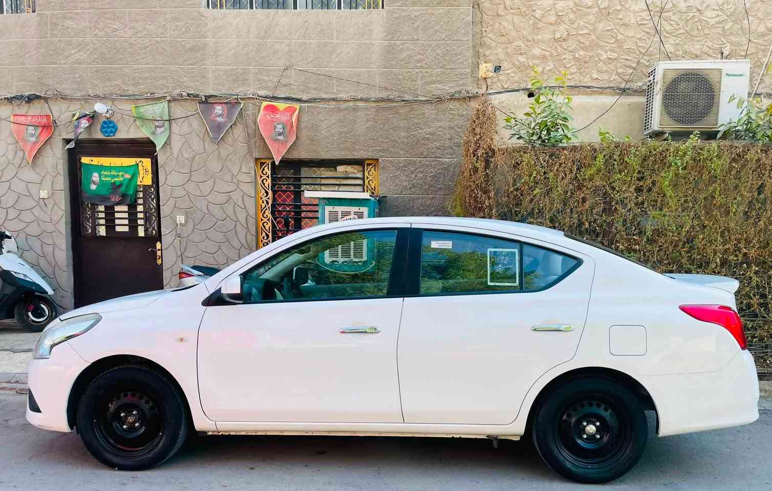 يالله ❤️
نيسان سني هندي 2022 ماشية 100 السياره جديدة مكفولة كير ومكينه تبريده ثلج وبعده على وضع الشركة بيه فقط جاملغات ثنين خلفيات صبغ وقبق جنطه معدل فقط تحويله 
ثاني يوم 
السعر : 100 $
عنواني : بغداد /  الطوبجي 
الرقم : ***********
